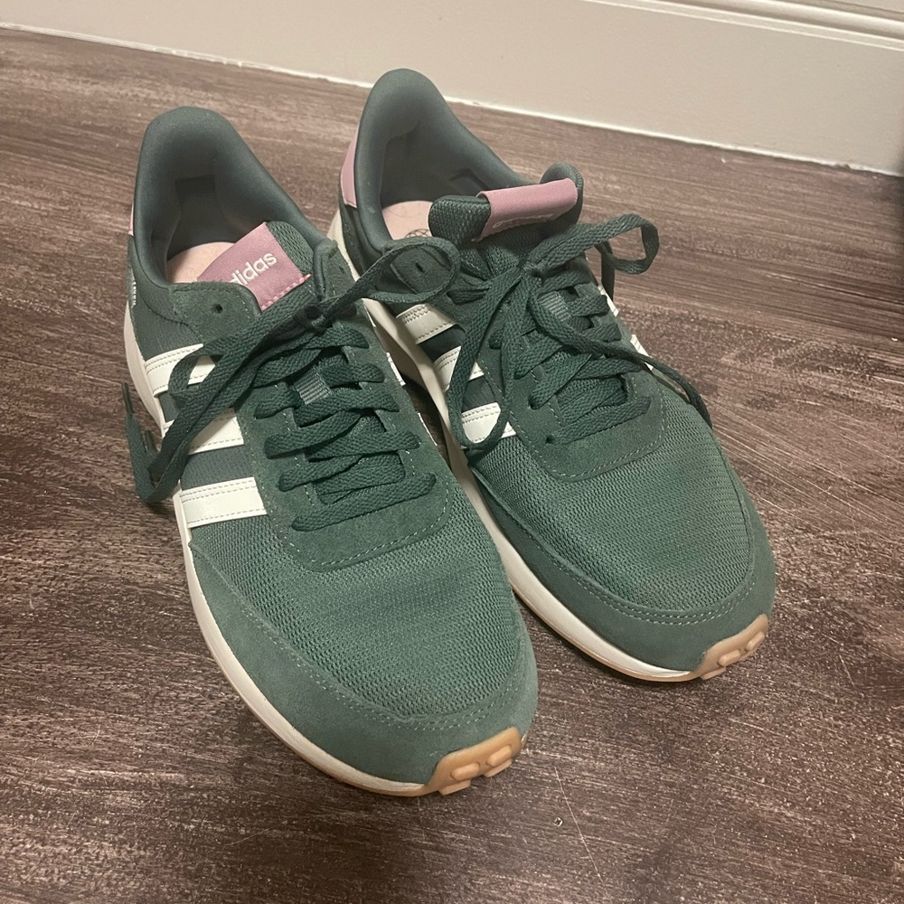 RARE ADIDAS FIND!!! LIKE NEW!!!Classic adidas driver style green with pink - Picture 7 of 15